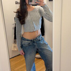 Brandy Melville light gray cable knit cropped sweater. So cute and trendy.